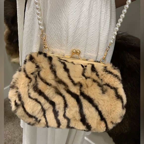 NWT Handmade Real Rex Rabbit Fur Kisslock Wristlet/Crossbody & 2 Strap Styles - Picture 8 of 14